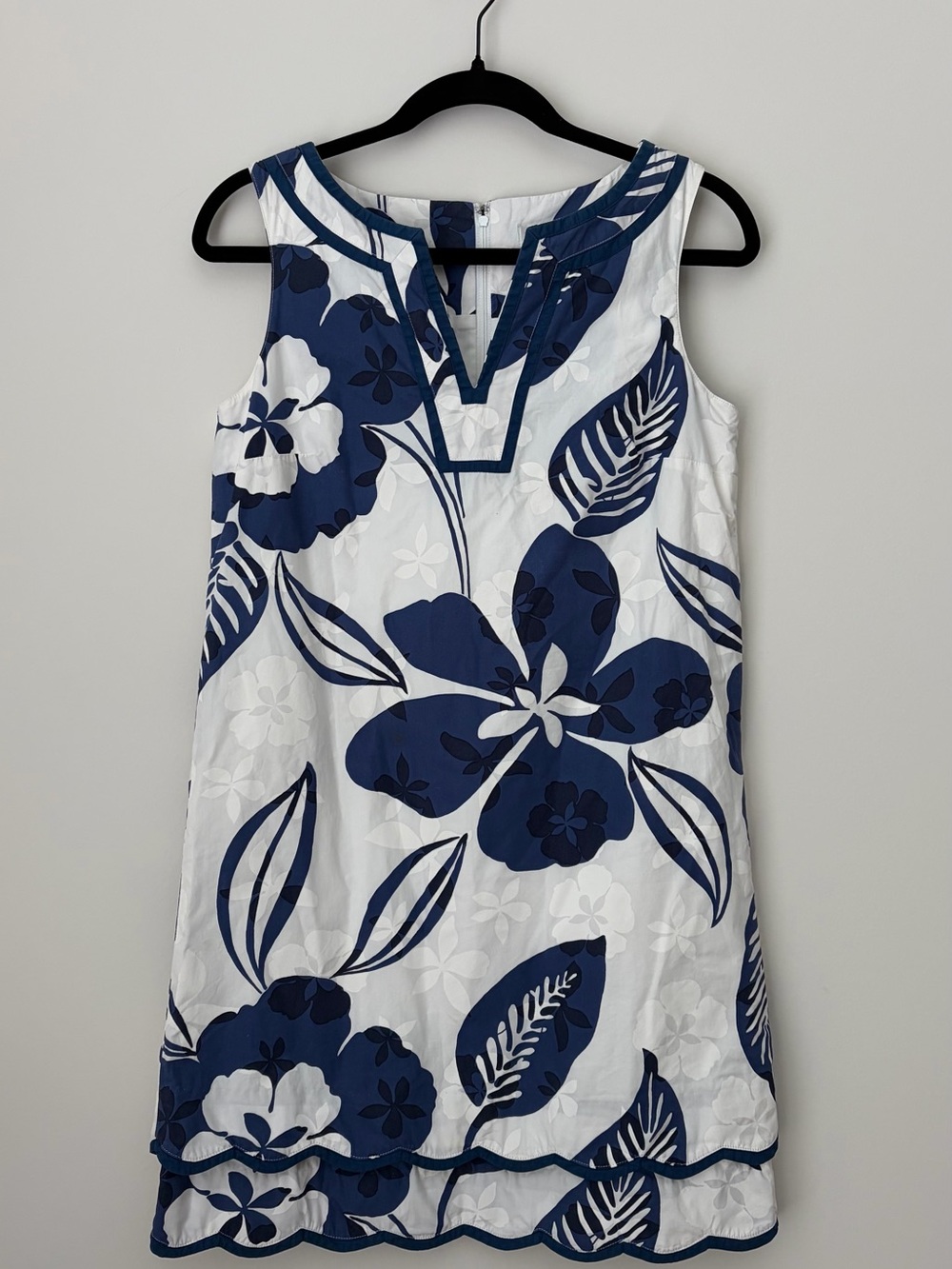 Lilly Pulitzer “Hibiscus Avenue” sleeveless floral shift dress in navy and white